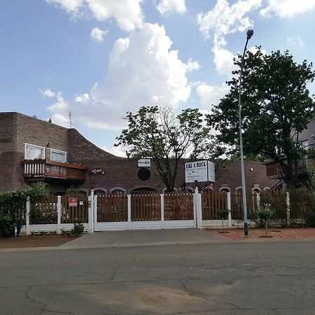 Like A Rock Hotel Bloemfontein Exterior foto